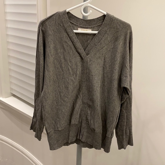 sweater - Picture 1 of 5